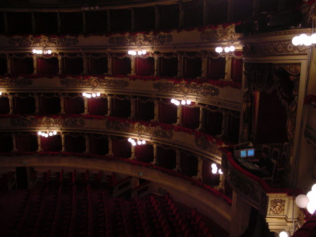 lascalaboxes.jpg